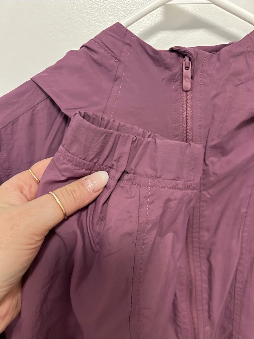 Lightweight Hooded Flowy Jacket in Mauve Lululemon - Picture 3 of 5